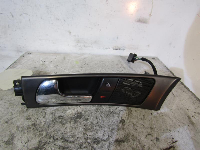 Poignee interieur avant gauche AUDI A6 2 PHASE 1 Essence - 1