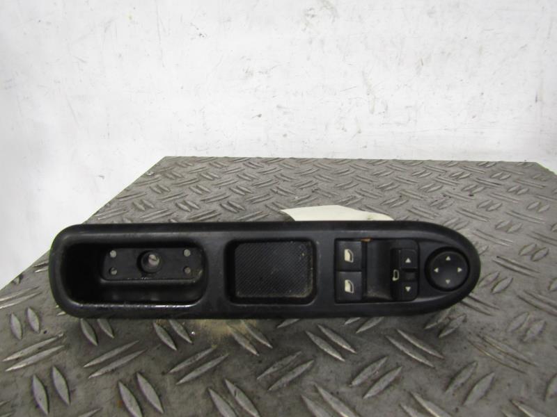 Interruttore lavacristalli anteriore sinistro PEUGEOT 407 PHASE 1 BREAK Diésel - 1