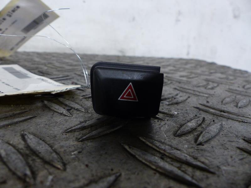 Bouton de warning PEUGEOT 208 1 PHASE 1 Essence - 1