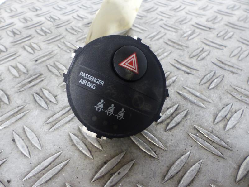 Bouton de warning TOYOTA YARIS 3 PHASE 1 Diesel - 1