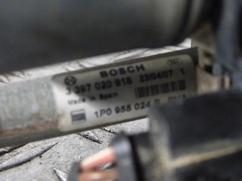 Moteur essuie glace avant droit
