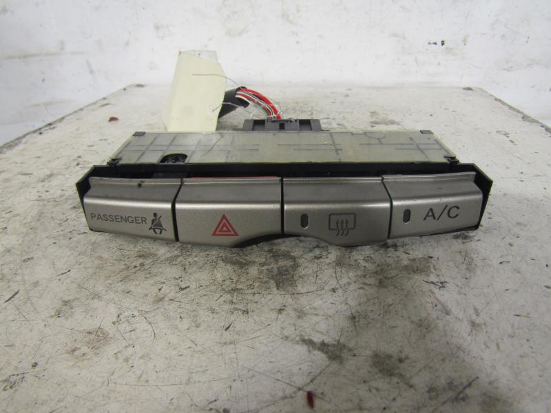 Bouton de warning DAIHATSU SIRION 2 Essence - 1