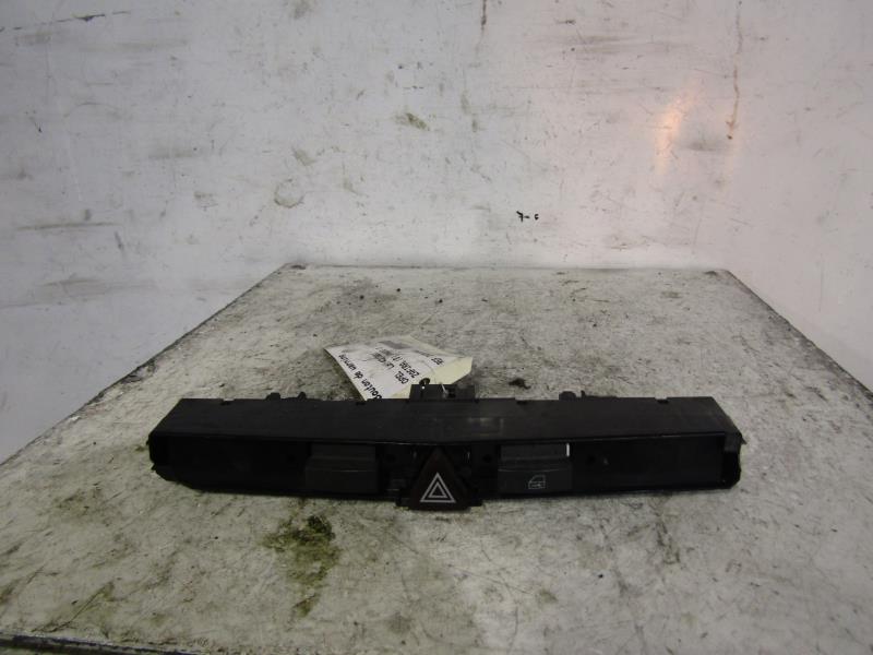 Bouton de warning OPEL ZAFIRA B PHASE 2 Diesel - 1