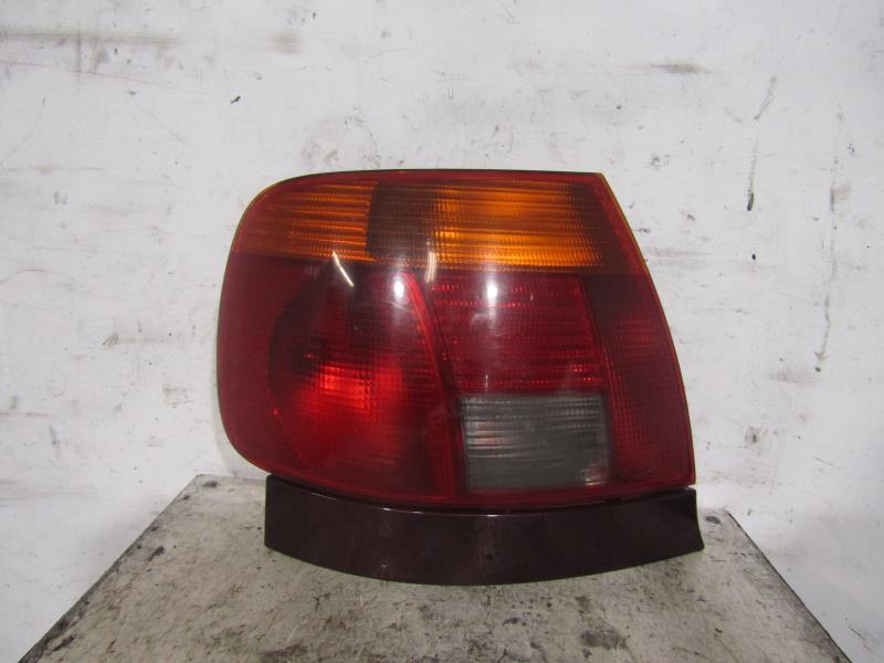 Fanale posteriore principale sinistro (luci) AUDI A4 1 PHASE 1 Diésel - 1