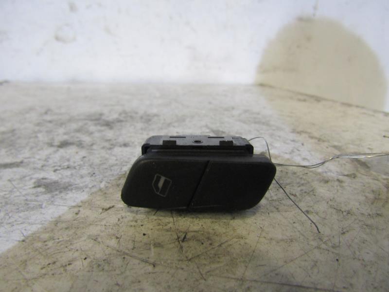 Interruttore lavacristalli anteriore destro VOLKSWAGEN POLO 4 PHASE 2 Gasolina - 1