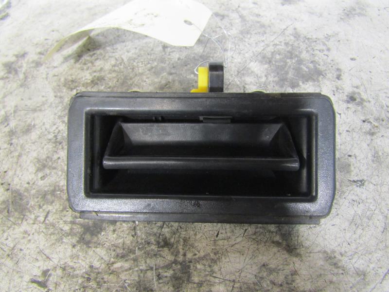 Bouton de coffre KIA RIO 2 PHASE 1 Essence - 1