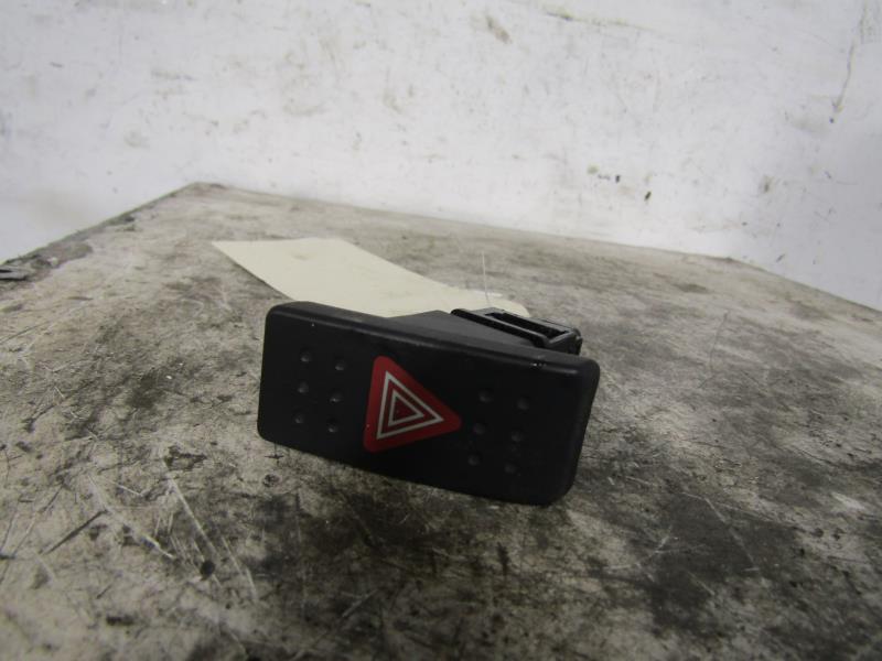 Bouton de warning SUZUKI SWIFT 3 Essence - 1