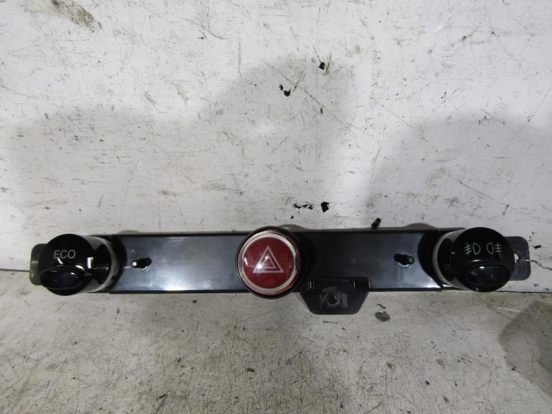 Bouton de warning FIAT 500 2 PHASE 1 Essence - 1
