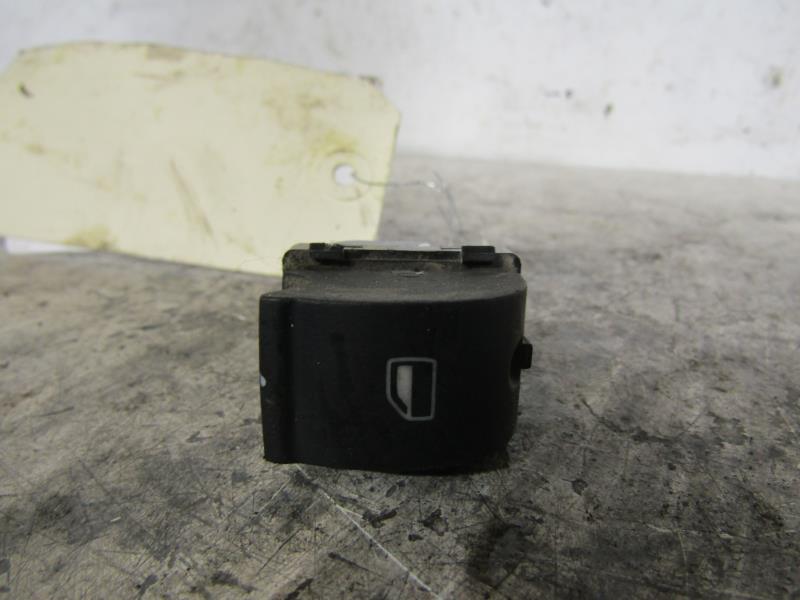 Interruttore lavacristalli posteriore destro AUDI A4 2 AVANT PHASE 2 BREAK Diésel - 1