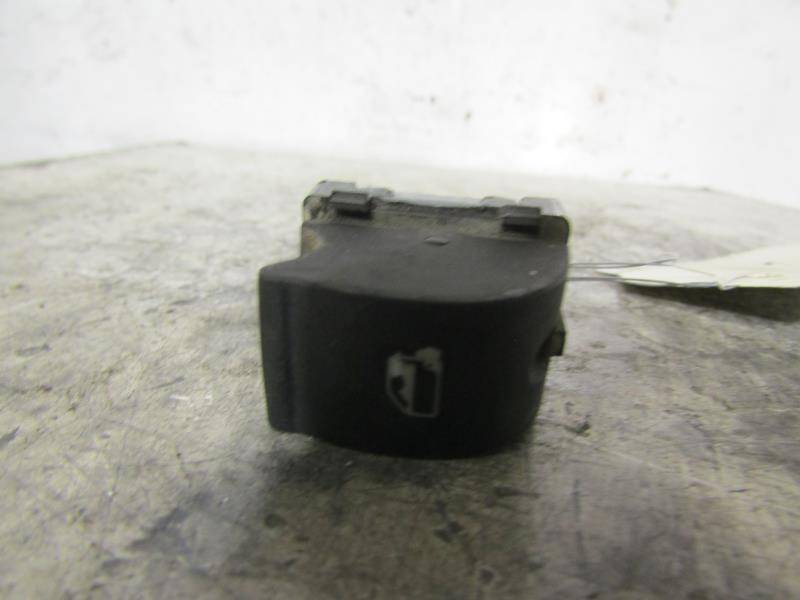 Interruttore lavacristalli posteriore sinistro AUDI A4 2 AVANT PHASE 2 BREAK Diésel - 1