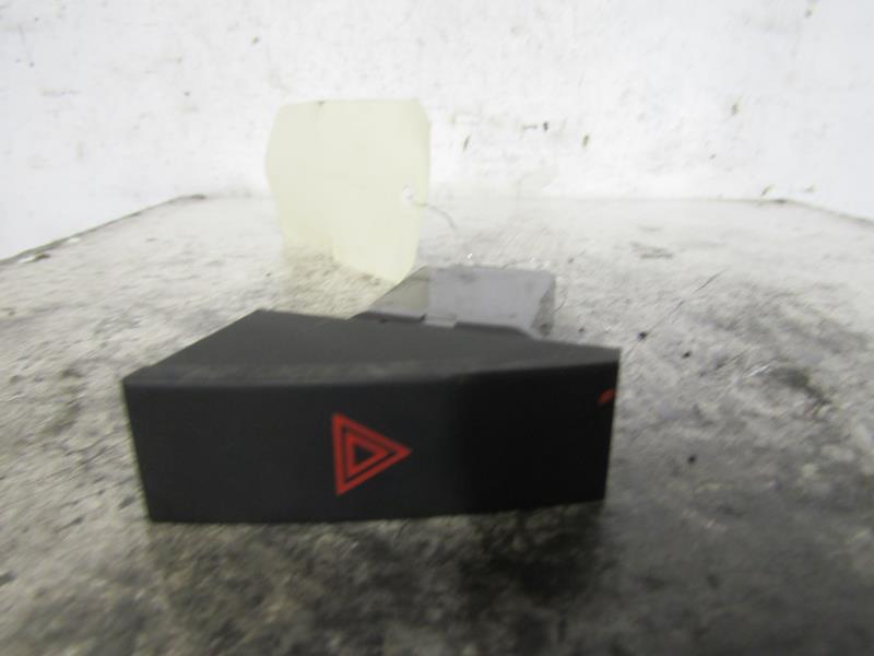 Bouton de warning CHEVROLET SPARK PHASE 2 Essence - 1