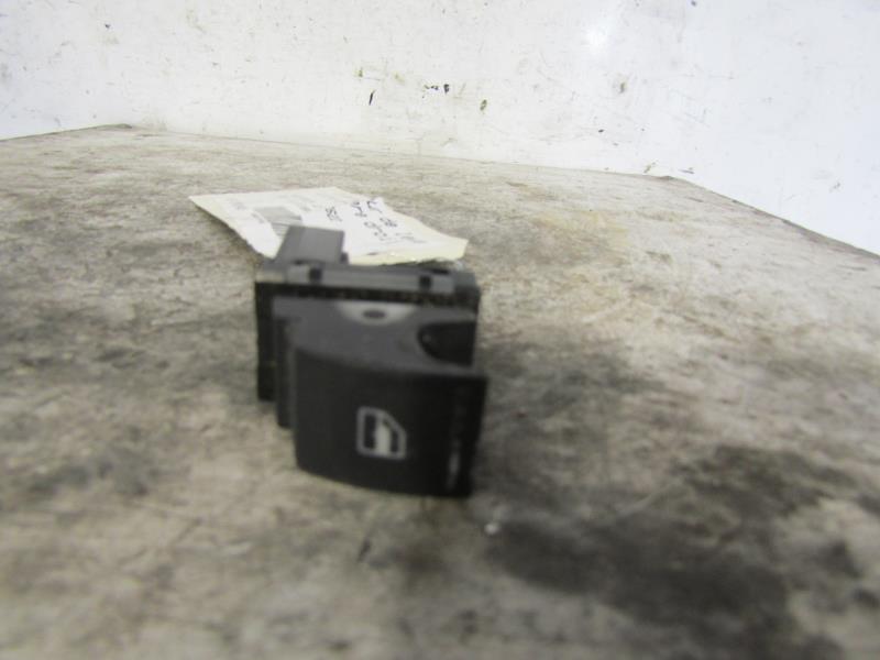 Interruttore lavacristalli posteriore destro VOLKSWAGEN GOLF PLUS PHASE 1 Diésel - 1