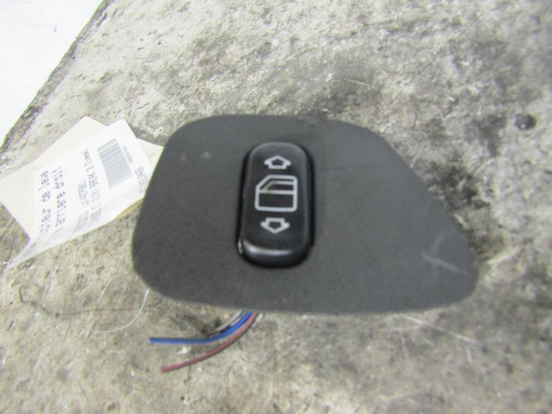 Interruttore lavacristalli posteriore destro MERCEDES CLASSE E 210 PHASE 1 Diésel - 1