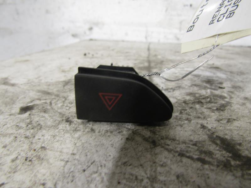 Bouton de warning RENAULT CLIO 4 PHASE 1 BREAK Diesel - 1