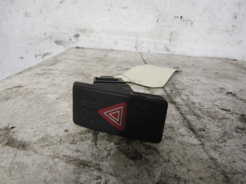 Bouton de warning SUZUKI SWIFT 3 Essence - 1