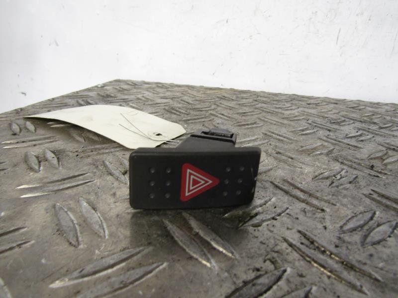 Bouton de warning SUZUKI SWIFT 3 Essence - 1