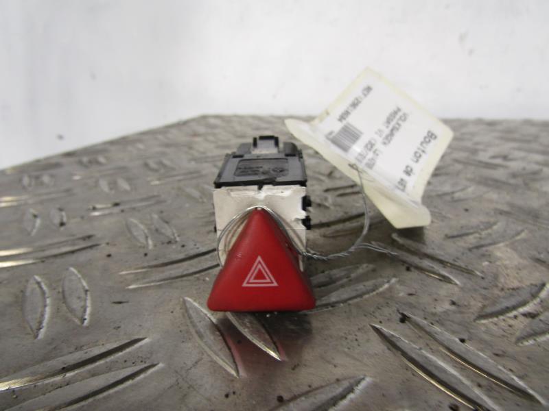 Interruttore luci emergenza VOLKSWAGEN PASSAT 5 Diésel - 1