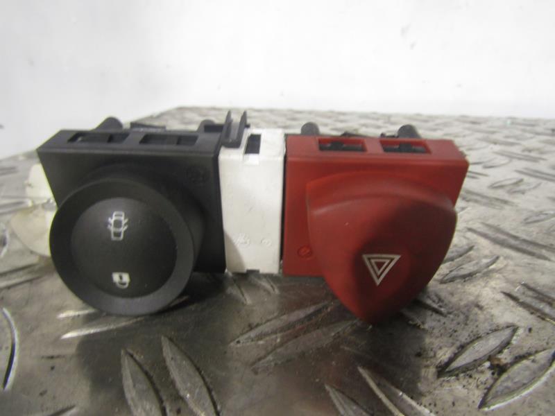 Bouton de warning RENAULT MEGANE 2 PHASE 1 Diesel - 1
