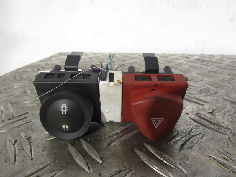 Bouton de warning RENAULT MEGANE 2 PHASE 2 Diesel - 1