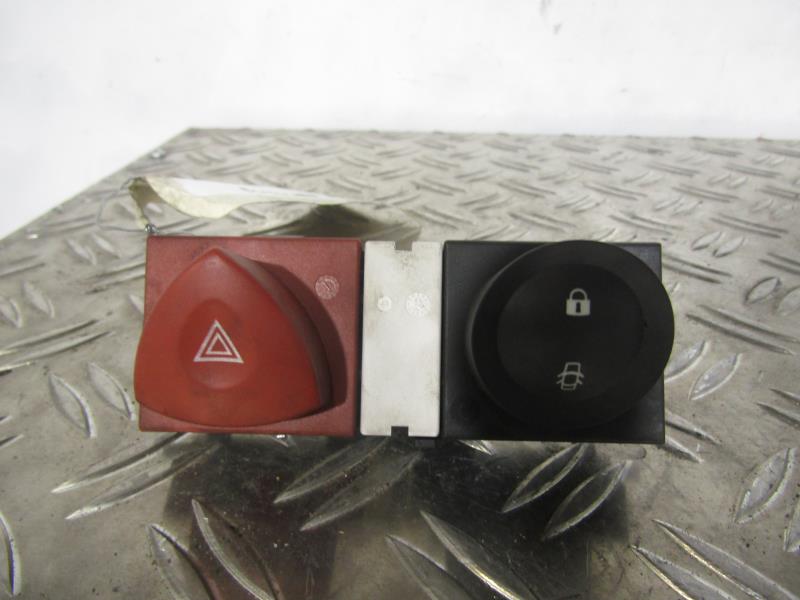 Bouton de warning RENAULT MEGANE 2 PHASE 2 Diesel - 1