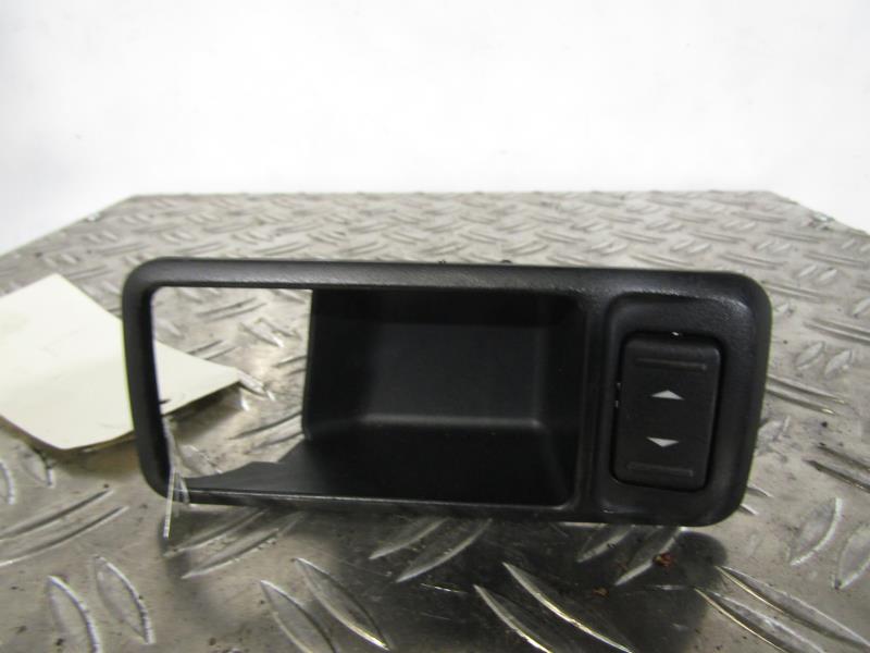 Interruttore lavacristalli posteriore destro FORD FOCUS 2 PHASE 1 Diésel - 1