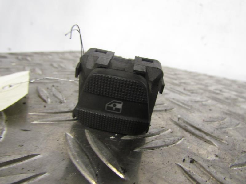 Interruttore lavacristalli posteriore sinistro VOLKSWAGEN GOLF 3 Diésel - 1