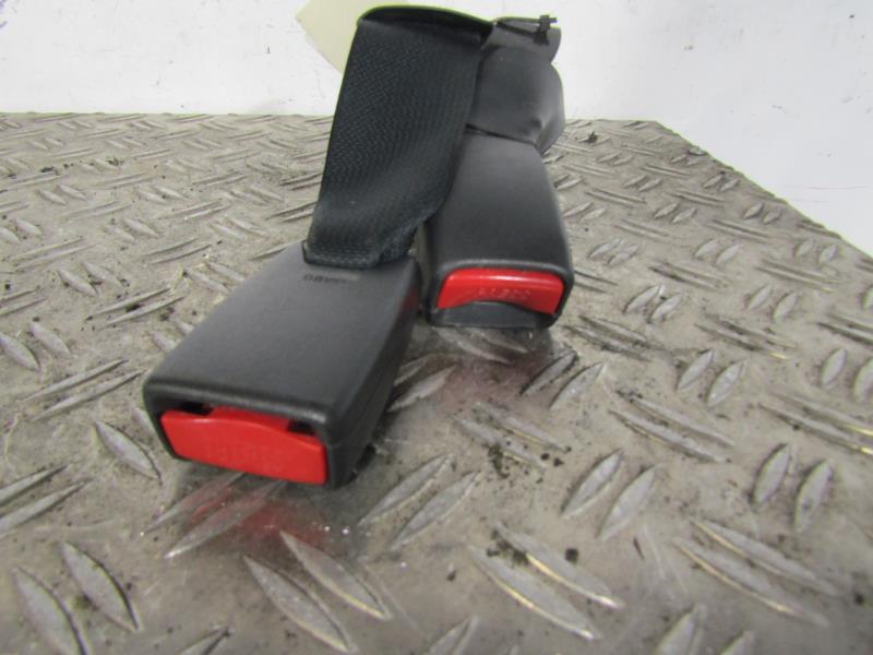 Aggancio cintura sicurezza posteriore sinistro TOYOTA AVENSIS 2 PHASE 1 Diésel - 1