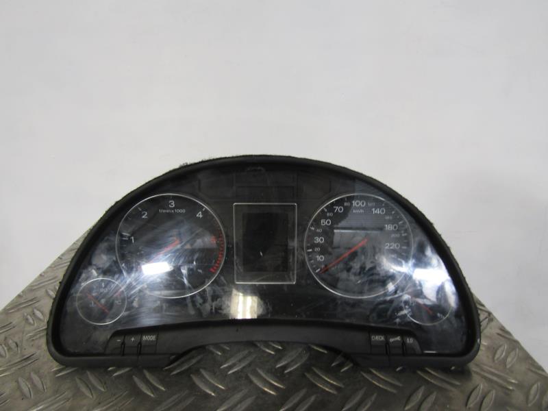 Compteur AUDI A4 2 AVANT PHASE 1 BREAK Diesel - 1