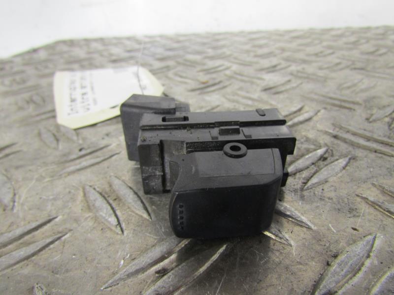 Interruttore lavacristalli posteriore destro SUZUKI SWIFT 3 Gasolina - 1