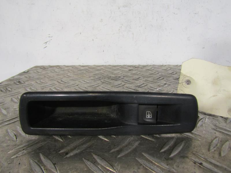 Interruttore lavacristalli posteriore destro RENAULT MEGANE 3 PHASE 1 BREAK Diésel - 1