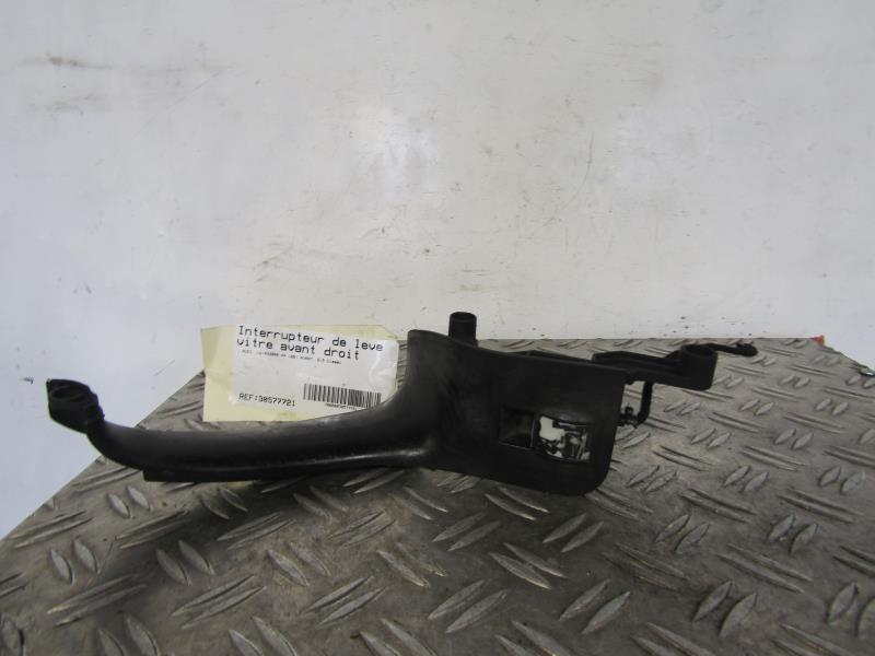 Interruttore lavacristalli anteriore destro AUDI A4 2 AVANT PHASE 1 BREAK Diésel - 1