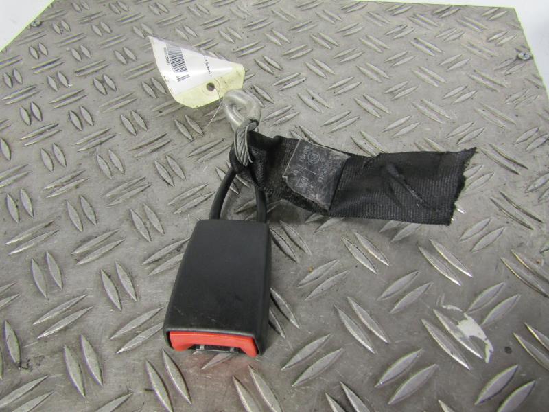 Attache ceinture arriere droit