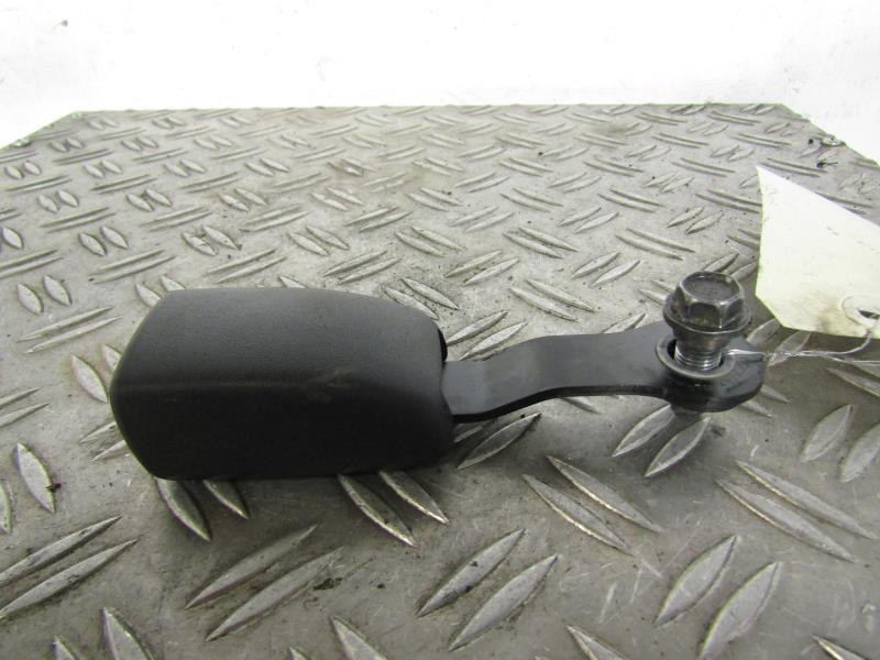 Aggancio cintura sicurezza posteriore sinistro TOYOTA COROLLA VERSO 2 PHASE 2 Diésel - 1