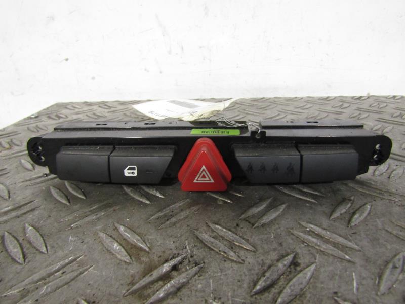 Interruttore luci emergenza KIA CEE-D 1 SPORT WAGON PHASE 1 BREAK Diésel - 1