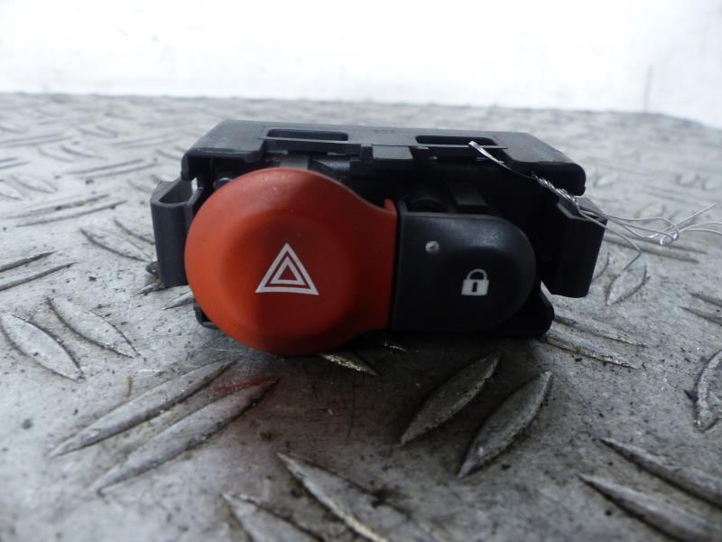 Bouton de warning RENAULT CLIO 3 PHASE 1 BREAK Diesel - 1