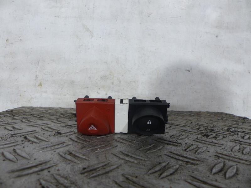 Bouton de warning RENAULT MEGANE 2 PHASE 2 Essence - 1