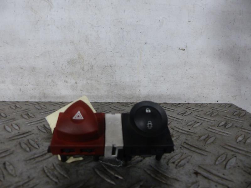 Bouton de warning RENAULT MEGANE 2 PHASE 2 BREAK Diesel - 1