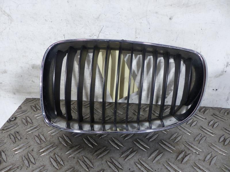 Calandre gauche BMW SERIE 1 E87 PHASE 2 Diesel - 1