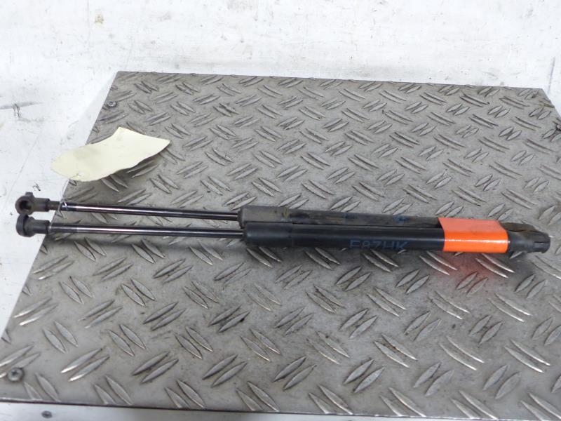 Verin de coffre BMW SERIE 1 E87 PHASE 2 Diesel - 1