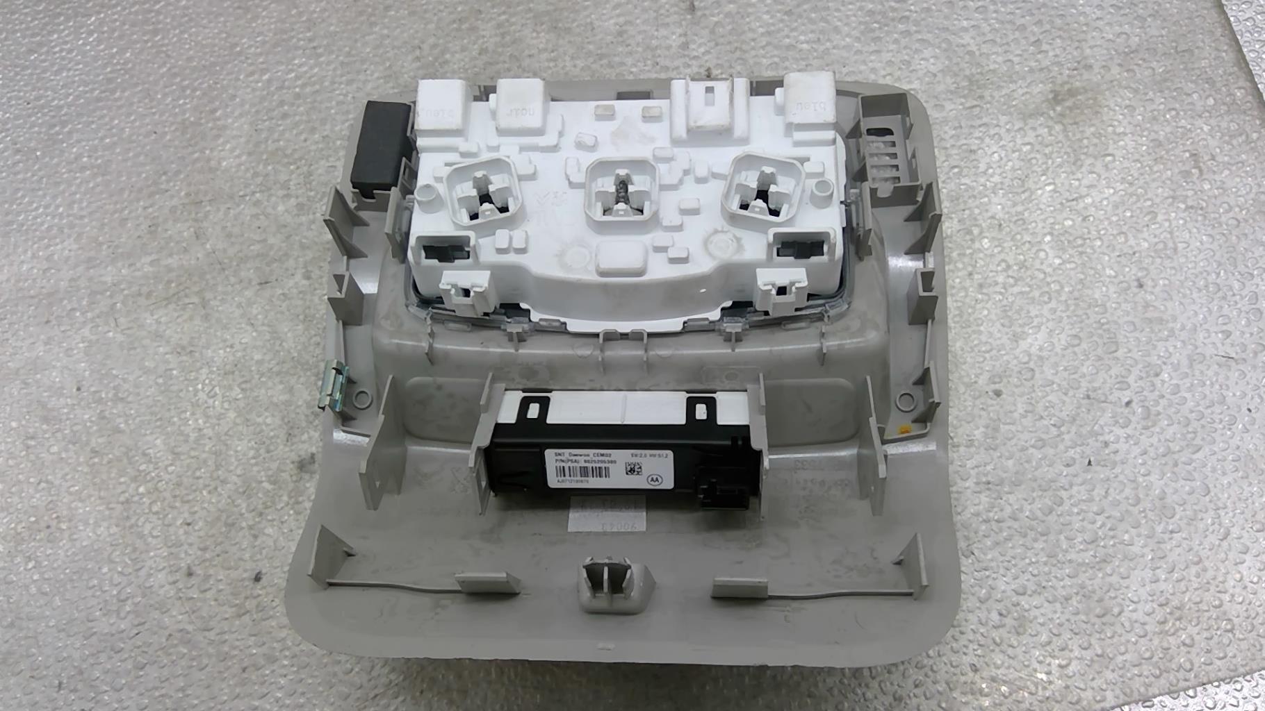 Eclairage de plafonnier CITROEN C3 3 PHASE 1 Essence - 1