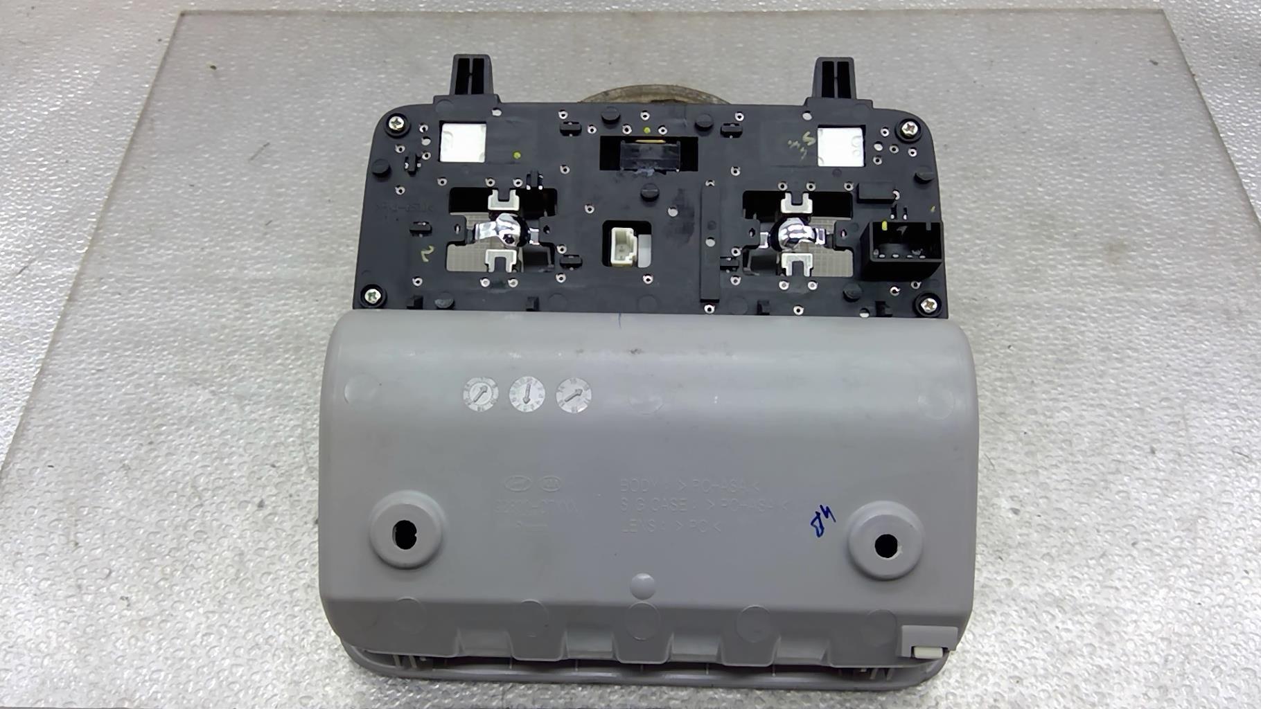 Luce di cortesia HYUNDAI I 20 2 PHASE 1 Gasolina - 1