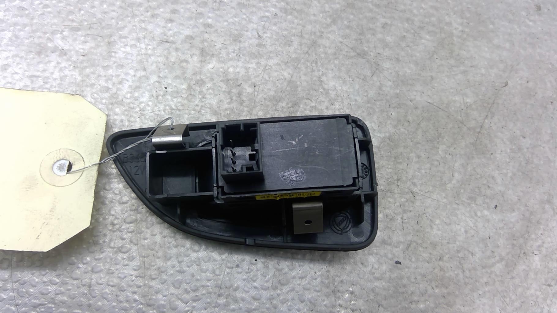 Interruttore lavacristalli posteriore destro FIAT BRAVO 2 Diésel - 1