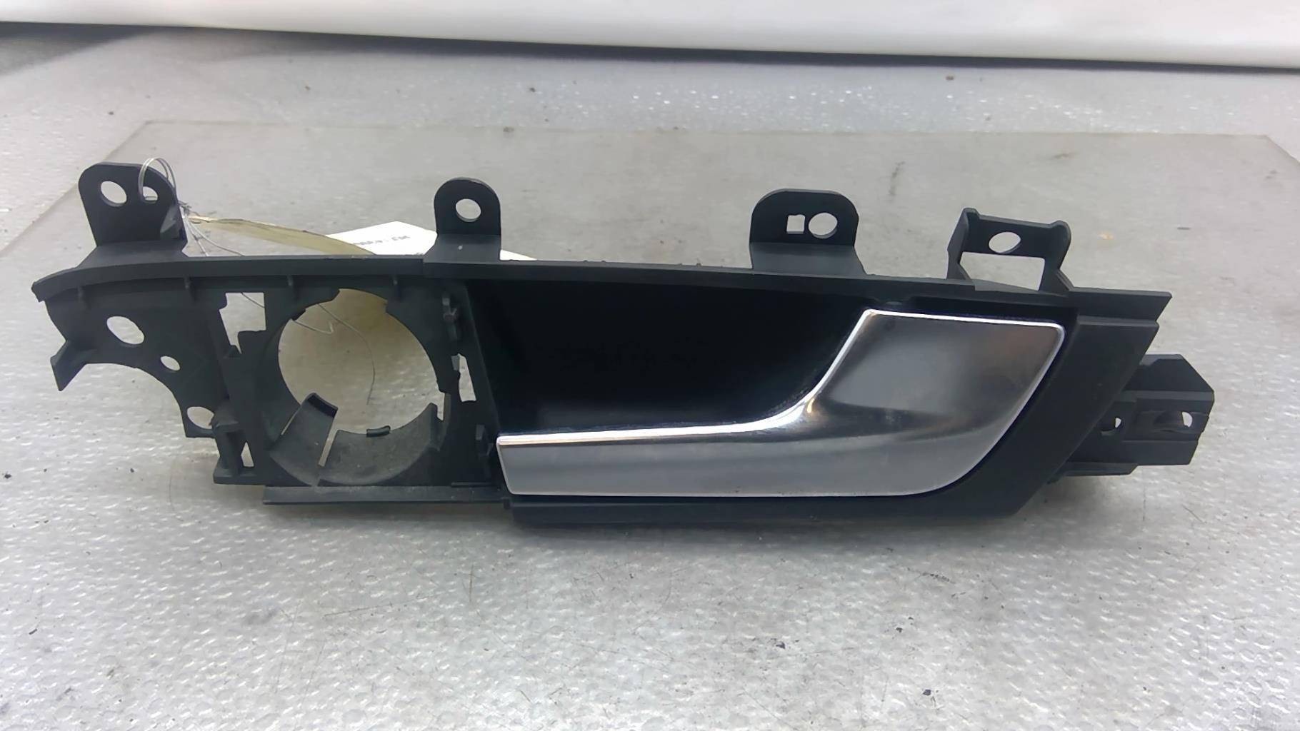 Poignee interieur arriere droit AUDI A3 2 Diesel - 1
