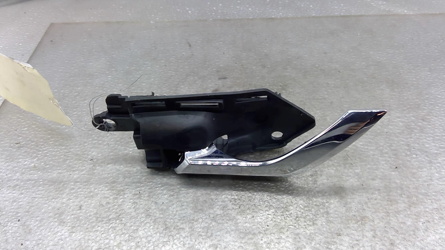 Maniglia interna posteriore sinistra SKODA OCTAVIA 3 PHASE 2 BREAK Diésel - 1