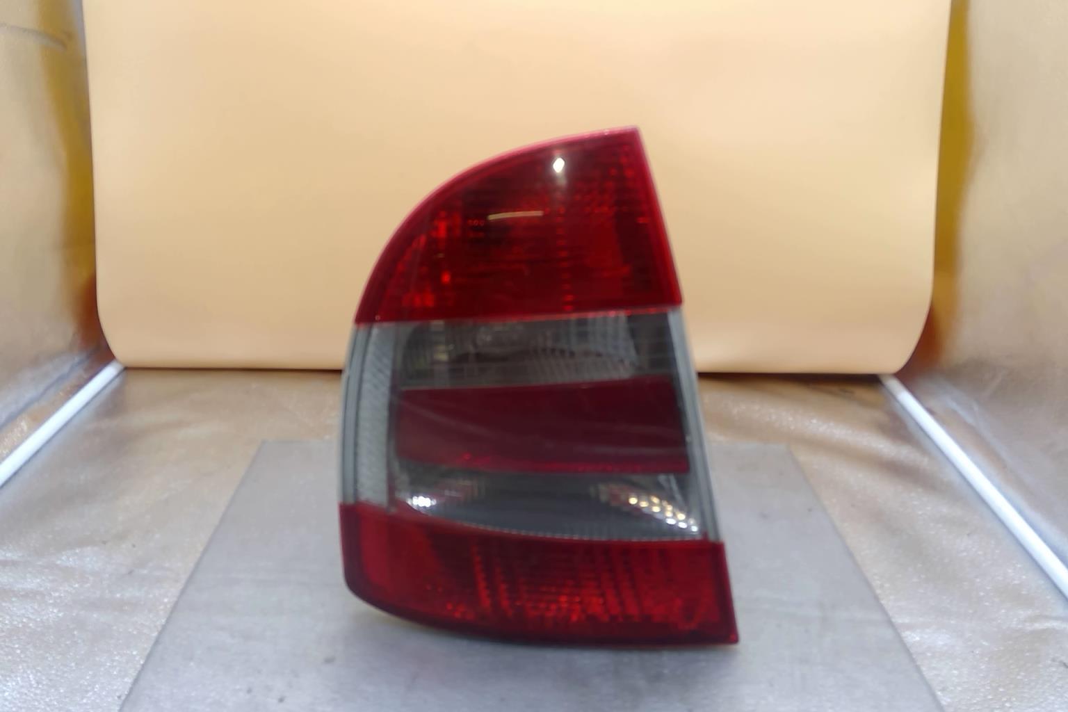 Fanale posteriore principale sinistro (luci) SKODA SUPERB 1 Diésel - 1