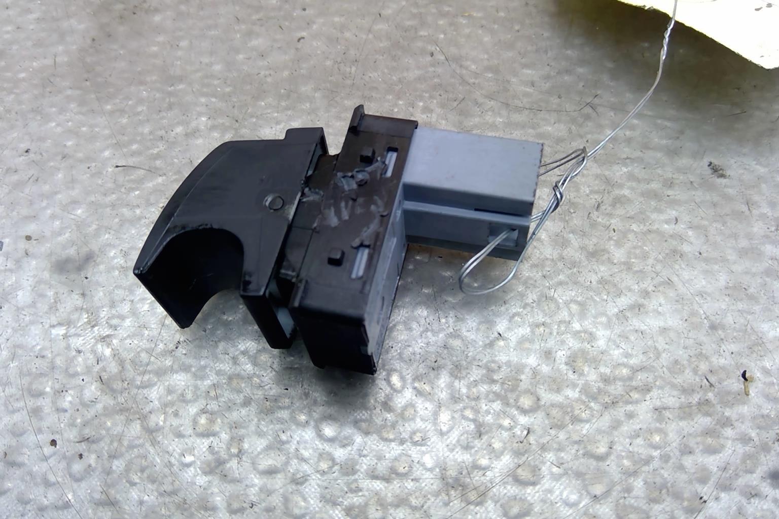 Interruttore lavacristalli anteriore destro SEAT IBIZA 4 ST PHASE 2 BREAK Diésel - 1