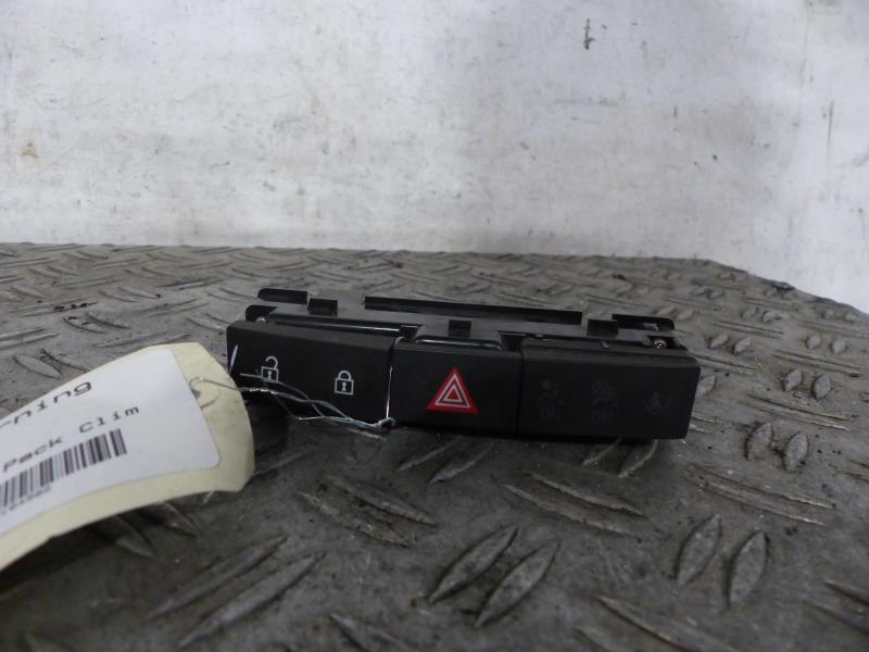 Bouton de warning OPEL ASTRA J PHASE 1 Diesel - 1
