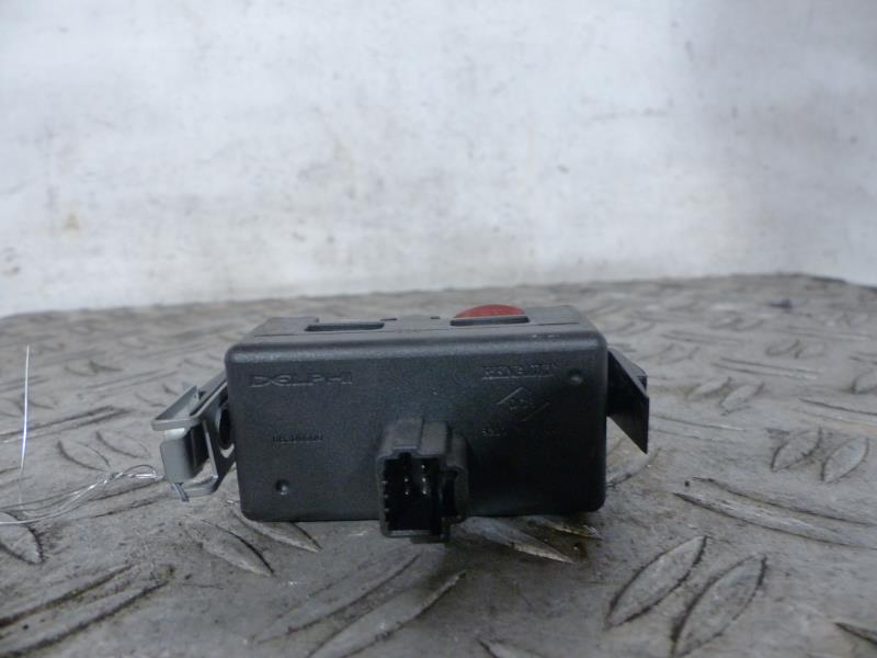 Bouton de warning RENAULT CLIO 3 PHASE 1 Essence - 1