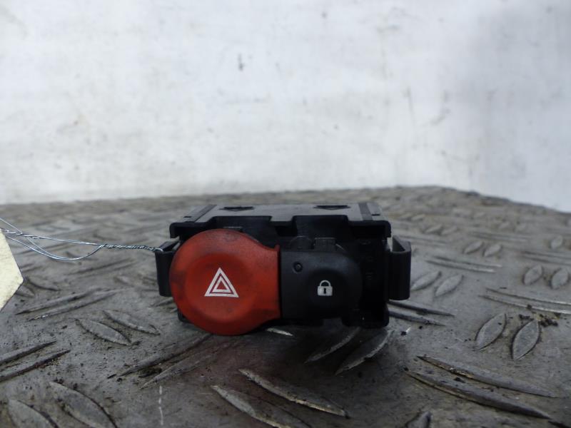 Bouton de warning RENAULT CLIO 3 PHASE 2 Diesel - 1