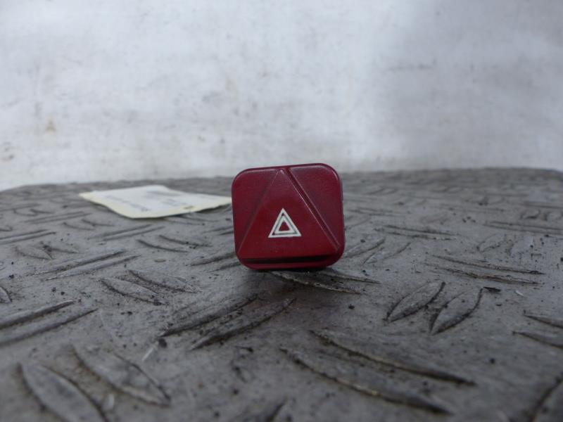 Bouton de warning PEUGEOT 407 PHASE 1 Diesel - 1